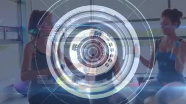Egzersiz yapan insanları tarayan bir animasyon. global spor, incelik ve sağlıklı yaşam tarzı konsepti dijital olarak oluşturulmuş video.