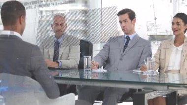 İş toplantısıyla ilgili istatistik ve veri işleme animasyonları. küresel iş, veri işleme, bağlantılar, teknoloji ve dijital arayüz kavramı dijital olarak oluşturulmuş video.