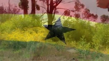 Eğitim kampında Alman bayrağını asker eğitimine karşı elinde silahla sallamanın dijital bileşimi. asker ordusu ve vatanseverlik kavramı