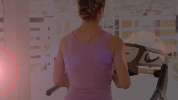 Koşu Bandında Koşan Kadının Üzerinde Parlayan Işığın Animasyonu Fitness Sağlıklı — Stok video