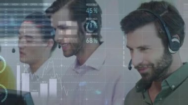 Telefon kulaklığı kullanan iş adamlarının istatistik kaydının animasyonu.