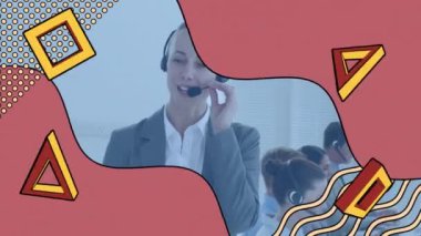 Telefon kulaklığı takan iş adamlarının dalga ve şekillerinin animasyonu. ticari, ağ, bağlantılar, teknoloji ve dijital arayüz kavramı dijital olarak oluşturulmuş video