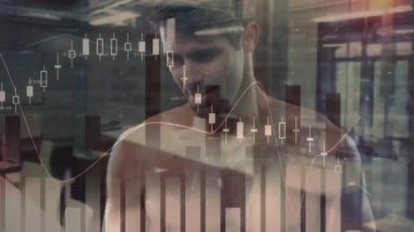 Güçlü adam egzersizleriyle ilgili veri işleme ve istatistiklerin animasyonu. global spor, fitness ve veri işleme konsepti dijital olarak oluşturulmuş video.