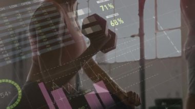 Güçlü kadın egzersizleriyle ilgili veri işleme ve istatistiklerin animasyonu. global spor, fitness ve veri işleme konsepti dijital olarak oluşturulmuş video.
