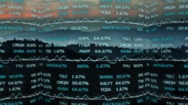 Manzara üzerinde finansal veri işleme animasyonu. küresel bağlantılar, veri işleme ve teknoloji konsepti dijital olarak oluşturulmuş video.