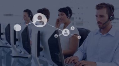Telefon kulaklığı takan iş adamlarının simgeleriyle bağlantı ağının animasyonu. küresel bağlantılar, dijital arayüz, teknoloji ve ağ konsepti dijital olarak oluşturulmuş video.