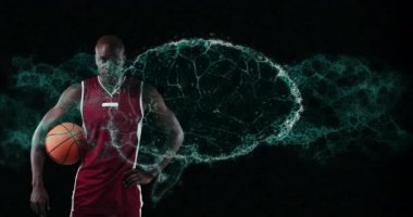 Top tutan erkek basketbolcunun üzerinde dönen dijital beyin animasyonu. global spor, fitness ve veri işleme konsepti dijital olarak oluşturulmuş video.
