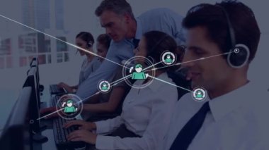 Telefon kulaklığı takan iş adamlarının simgeleriyle bağlantı ağının animasyonu. küresel bağlantılar, dijital arayüz, teknoloji ve ağ konsepti dijital olarak oluşturulmuş video.