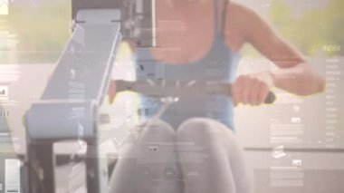 Spor salonunda egzersiz yapan bir kadın için bağlantı ağının ve veri işleme ağının animasyonu. global spor, fitness, veri işleme ve dijital arayüz kavramı dijital olarak oluşturulmuş video.