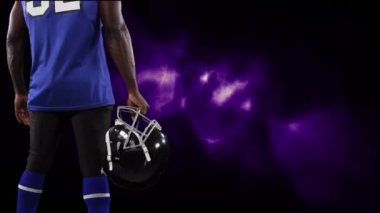 Amerikalı futbolcu kask takıyor. küresel spor, fitness, bilim ve veri işleme kavramı dijital olarak oluşturulmuş video.