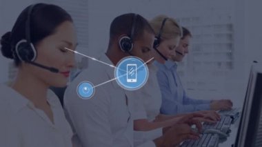 Telefon kulaklığı takan iş adamlarının simgeleriyle bağlantı ağının animasyonu. küresel bağlantılar, dijital arayüz, teknoloji ve ağ konsepti dijital olarak oluşturulmuş video.