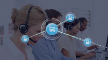 Telefon kulaklığı takan iş adamlarının simgeleriyle bağlantı ağının animasyonu. küresel bağlantılar, dijital arayüz, teknoloji ve ağ konsepti dijital olarak oluşturulmuş video.