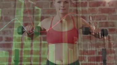 Güçlü kadın egzersizleriyle ilgili veri işleme ve istatistiklerin animasyonu. global spor, fitness ve veri işleme konsepti dijital olarak oluşturulmuş video.