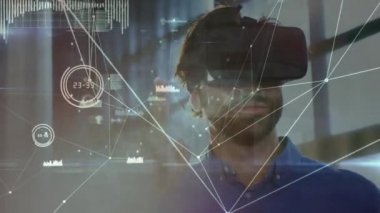 VR kulaklık kullanarak iş adamı üzerinden bağlantı ağının animasyonu. küresel iş, bağlantılar, veri işleme ve teknoloji konsepti dijital olarak oluşturulmuş video.