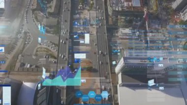 Şehir manzarası üzerinde istatistik ve veri işleme animasyonu. küresel bağlantılar, veri işleme ve teknoloji konsepti dijital olarak oluşturulmuş video.