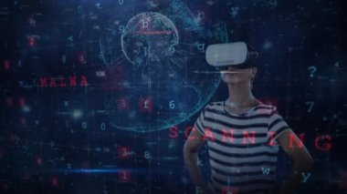 VR kulaklıklı bir kadın üzerinde dönen küre ile siber saldırı uyarısı. küresel internet güvenliği, bağlantılar ve veri işleme konsepti dijital olarak oluşturulmuş video.