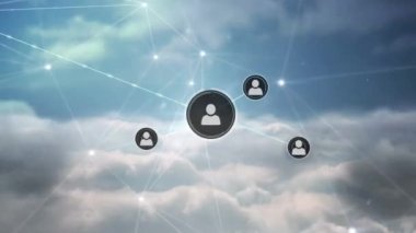 Gökyüzündeki simgelerle bağlantılı ağların animasyonu. küresel bağlantılar, dijital arayüz, dijital olarak oluşturulan veri işleme konsepti.