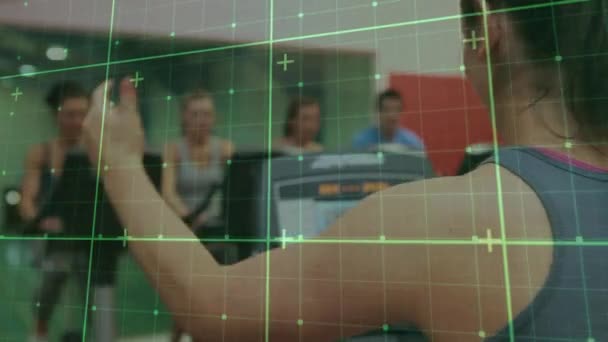 Spor Salonunda Egzersiz Yapan Insanların Kareleriyle Dijital Arayüzün Animasyonu Fitness — Stok video