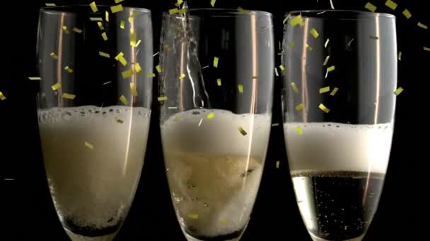 Animatie Van Confetti Die Champagneglazen Valt Een Zwarte Achtergrond Feest — Stockvideo