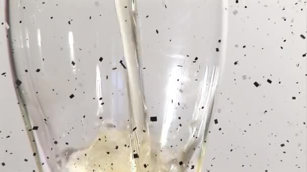 Анімація Конфетті Падає Над Келихом Шампанського Білому Тлі Концепція Вечірки — стокове відео