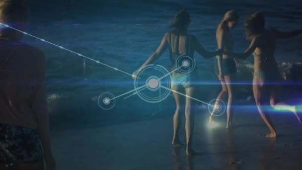 楽しい ビーチに沿って歩いている友人の幸せなグループ上の接続のネットワークのアニメーション デジタルで生成されたビデオを — ストック動画