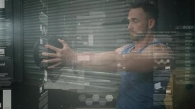 Güçlü adam egzersizleriyle ilgili veri işleme ve istatistiklerin animasyonu. global spor, fitness ve veri işleme konsepti dijital olarak oluşturulmuş video.
