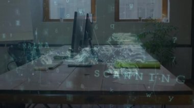 Masadaki bilgisayarlardan siber saldırı uyarısı. küresel internet güvenliği, bağlantılar ve veri işleme konsepti dijital olarak oluşturulmuş video.