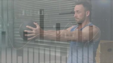 Güçlü adam egzersizleriyle ilgili veri işleme ve istatistiklerin animasyonu. global spor, fitness ve veri işleme konsepti dijital olarak oluşturulmuş video.
