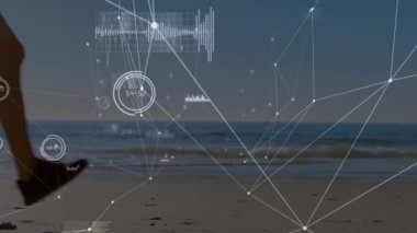 Deniz kenarından yönetilen fit bir kadın için bağlantı ve veri işleme ağının animasyonu. fitness, refah ve veri işleme konsepti dijital olarak oluşturulmuş video.