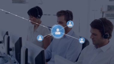 Telefon kulaklığı takan iş adamlarının simgeleriyle bağlantı ağının animasyonu. küresel bağlantılar, dijital arayüz, teknoloji ve ağ konsepti dijital olarak oluşturulmuş video.
