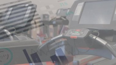 Boş spor salonundaki bağlantılar ve veri işleme ağının animasyonu. global spor, fitness, veri işleme ve dijital arayüz kavramı dijital olarak oluşturulmuş video.