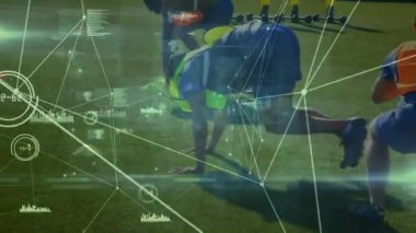 Futbol oyuncuları üzerinde veri işleme ve bağlantı ağının animasyonu. global spor, rekabet, bağlantılar, veri işleme konsepti dijital olarak oluşturulmuş video.
