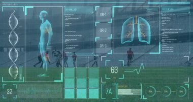 Futbolcular üzerinde veri işleme ile dijital arayüzün animasyonu. global spor, rekabet, bağlantılar, veri işleme konsepti dijital olarak oluşturulmuş video.