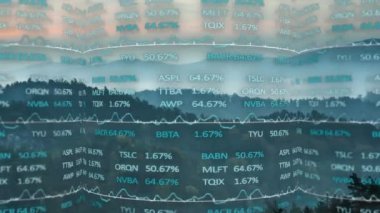 Manzara üzerinde finansal veri işleme animasyonu. küresel bağlantılar, veri işleme ve teknoloji konsepti dijital olarak oluşturulmuş video.