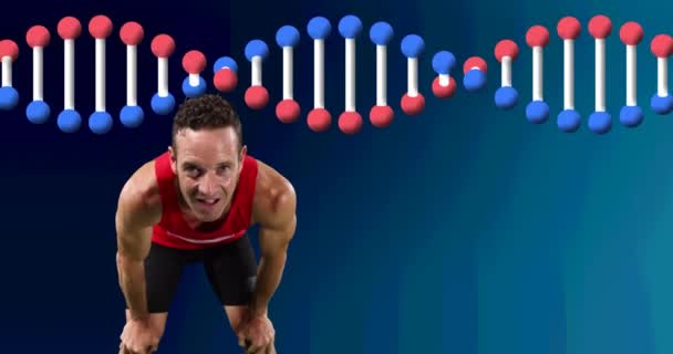 Animation Des Dna Stranges Über Den Ruhenden Männlichen Sportler Globales — Stockvideo