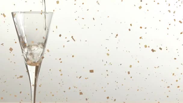 Animation Confettis Tombant Sur Verre Champagne Sur Fond Blanc Fête — Video