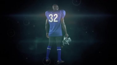 Siyah arka planda Amerikan futbolcusu üzerinden bağlantı ağının animasyonu. global spor, rekabet ve bağlantılar dijital olarak oluşturulmuş video konsepti.