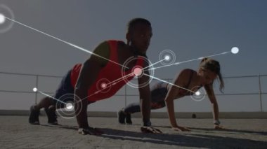 Açık havada şınav çeken çiftin bağlantı ağının animasyonu. global spor, fitness, veri işleme ve dijital arayüz kavramı dijital olarak oluşturulmuş video.
