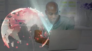 Dizüstü bilgisayarla insan üzerinden bağlantı ağı olan bir dünya animasyonu. küresel iş, dijital arayüz ve teknoloji konsepti dijital olarak oluşturulmuş video.