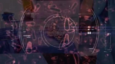 Covid 19 ve kırmızı kan hücrelerinin yüz maskesi takmış cerrahları tarama kapsamı üzerinde yüzmesi. küresel covid 19 salgın hastalık ve sağlık hizmetleri konsepti dijital olarak oluşturulmuş video.
