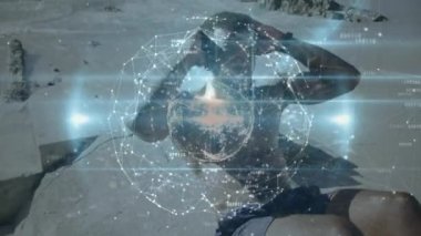 Açık havada egzersiz yapan insanlar üzerindeki bağlantı ağının animasyonu. global spor, fitness, veri işleme ve dijital arayüz kavramı dijital olarak oluşturulmuş video.