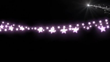 Peri ışıklarının, kayan yıldızların ve kar tanelerinin ışıldayan dizeleri. Noel, gelenek ve kutlama konsepti dijital olarak oluşturuldu.