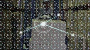 Hareket eden şablonlar ve depoda çalışan adamlar arasındaki bağlantı ağının animasyonu. küresel gönderim, bağlantılar ve veri işleme konsepti dijital olarak oluşturulmuş video.