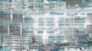 Hızlı şehir görüşü üzerinden finansal veri işleme ile dijital arayüzün animasyonu. küresel finansal iletişim, dijital arayüz ve veri paylaşım konsepti, dijital olarak oluşturulmuş video.