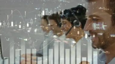 Telefon kulaklığı takan iş kadınının istatistik ve veri işleme animasyonu. iş, bağlantı, teknoloji ve dijital arayüz konsepti dijital olarak oluşturulmuş video