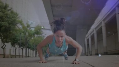 Açık havada egzersiz yapan kadın üzerindeki bağlantı ağının animasyonu. global spor, fitness, veri işleme ve dijital arayüz kavramı dijital olarak oluşturulmuş video.