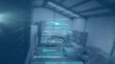 Arka planda depo ile veri işleme ile birden fazla ekran. Bilgisayar arayüzü teknolojisi ve lojistik iş konsepti