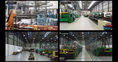 Bir fabrikanın farklı bölgelerindeki dört güvenlik kamerasının görüntülerinin birleşimi. izleme, iş güvenliği ve güvenlik teknolojisi konsepti dijital kompozit video.
