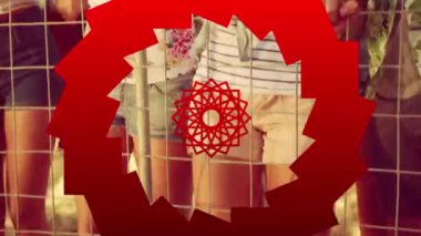 Kırmızı kaleydoskopik şekillerin animasyonu yaz müzik festivalinde eğlenen insanların üzerinde. yaz, tatil, kutlama ve parti konsepti dijital olarak oluşturulmuş video.