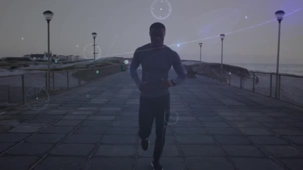 Animatie Van Het Netwerk Van Verbindingen Gegevensverwerking Mens Lopen Wereldwijd — Stockvideo